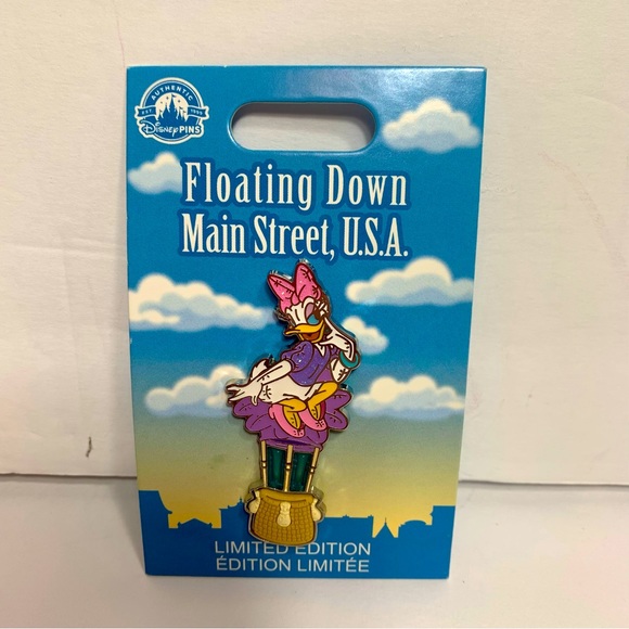 NWT.  Daisy Duck Pin  – Limited Edition.  Daisy poses while on a hot air balloon - Picture 2 of 6